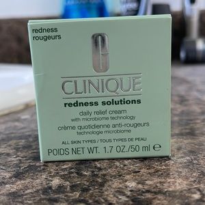 Clinique Redness Solutions Daily Relief Cream